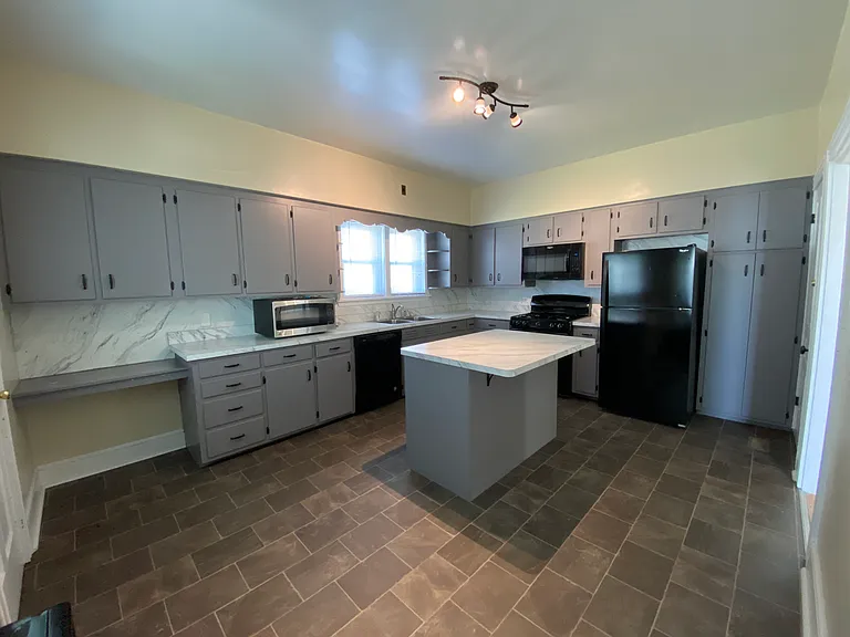 25 E North St — Photo 10