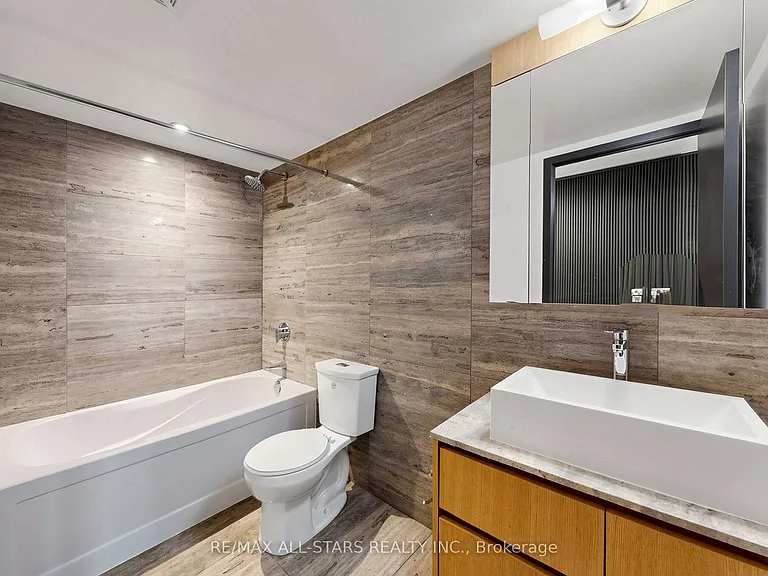 110 Fort York Blvd #G08 — Photo 29