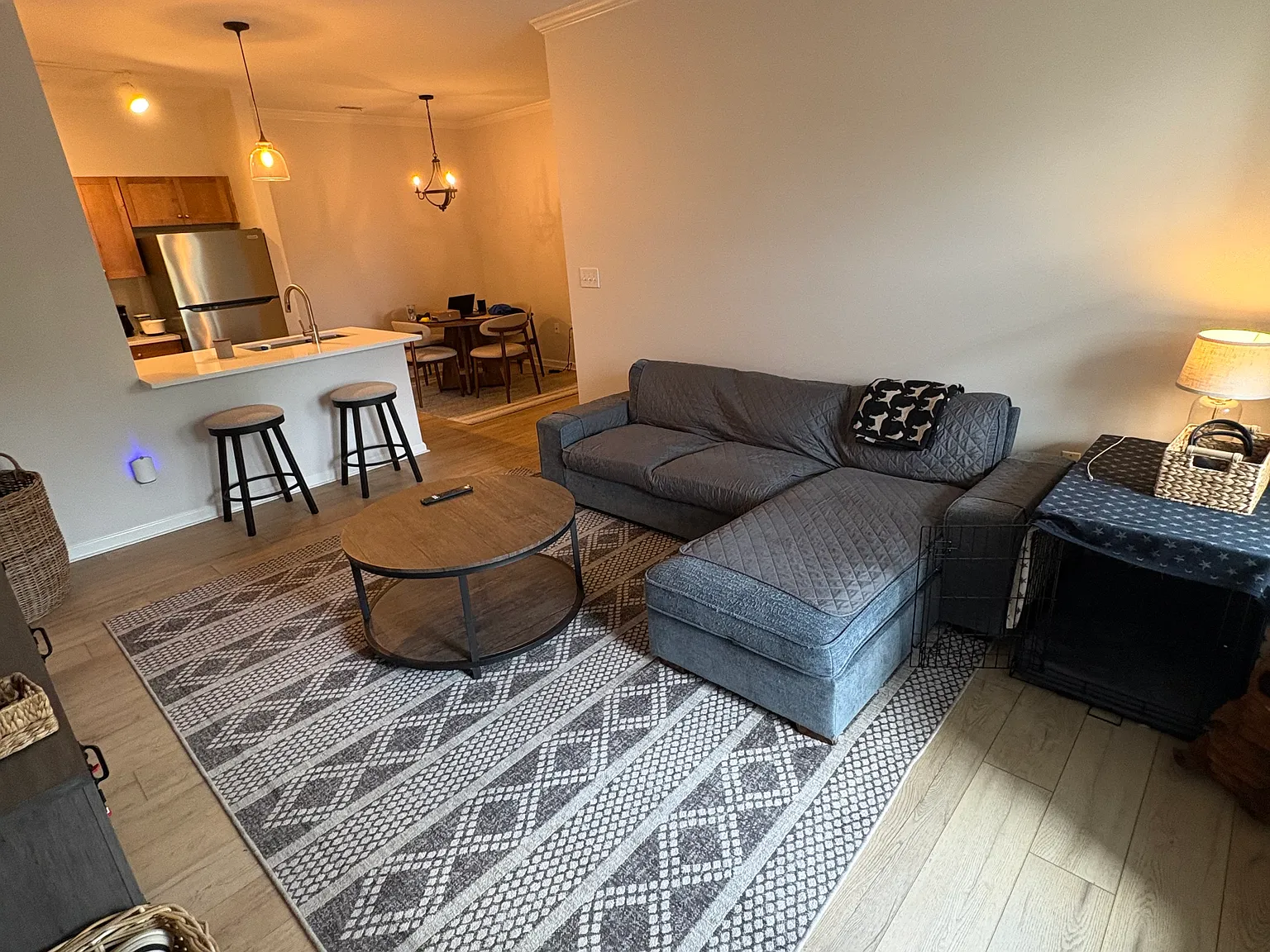 2 bed, 890 sqft, $1,995 — Photo 2