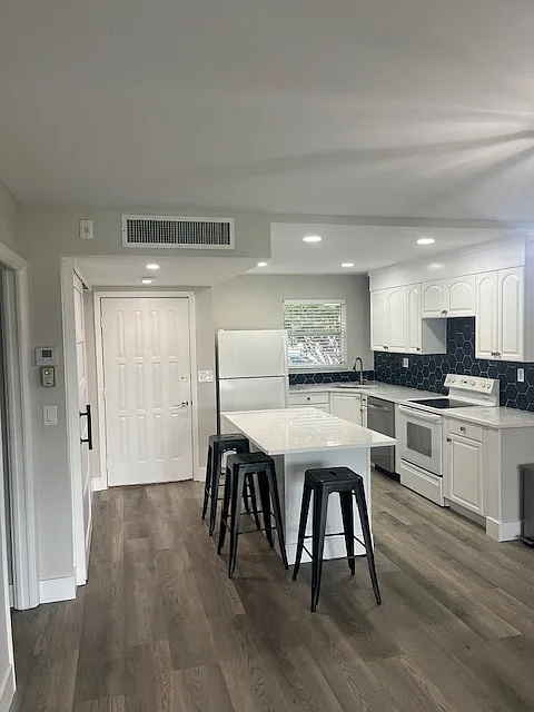 2 bed, 900 sqft, $2,750 — Photo 1
