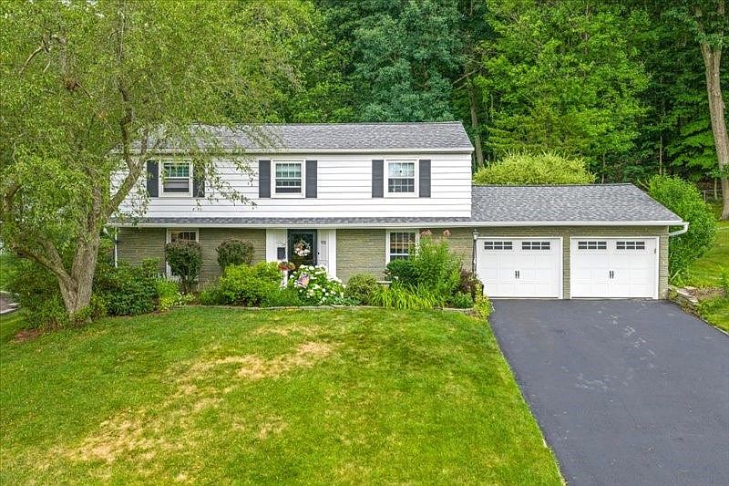 1st image of 932 Chestnut Ln