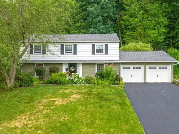 932 Chestnut Ln, Vestal, NY 13850