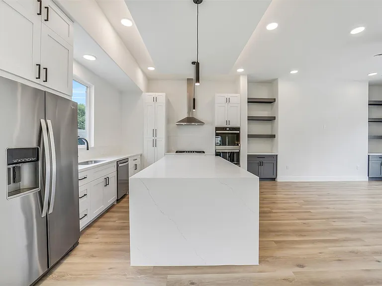 225 Willard St — Photo 15