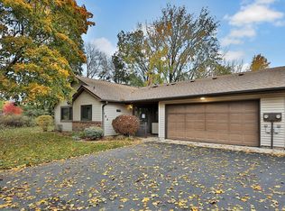 588 Donegal Cir, Shoreview, MN 55126