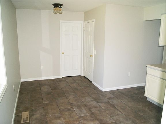 5th image of 640 Chateau Dr