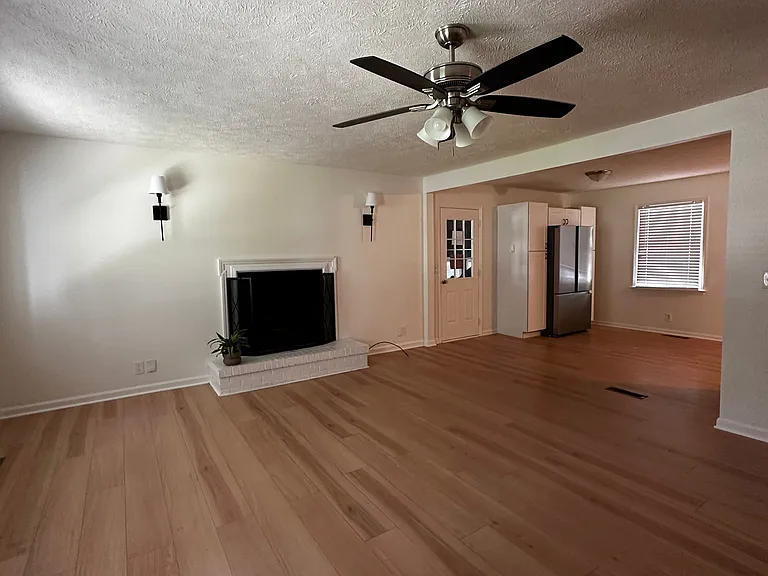 132 Fox Ridge Dr — Photo 2