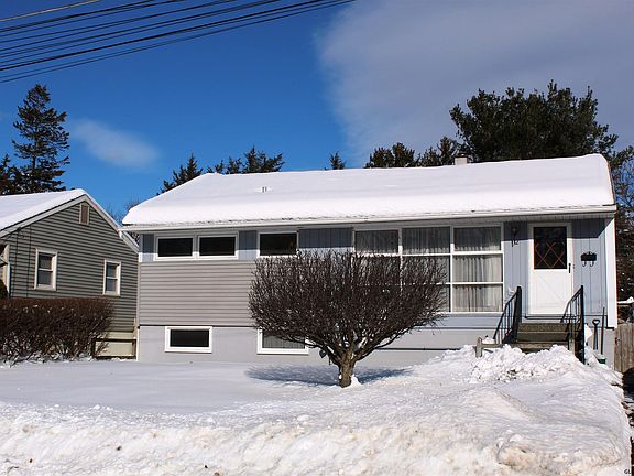 3rd image of 32 Loralee Dr