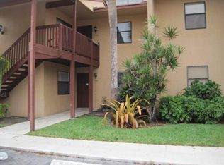 1003 Lakeview Cir, Royal Palm Beach, FL 33411