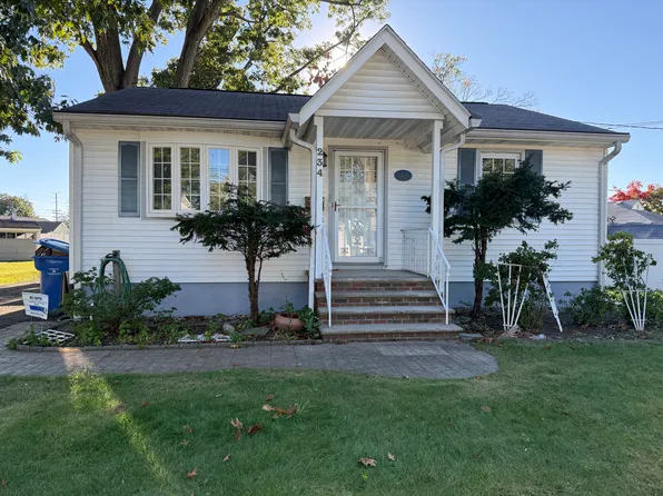 234 Oak Dr, Middlesex, NJ 08846