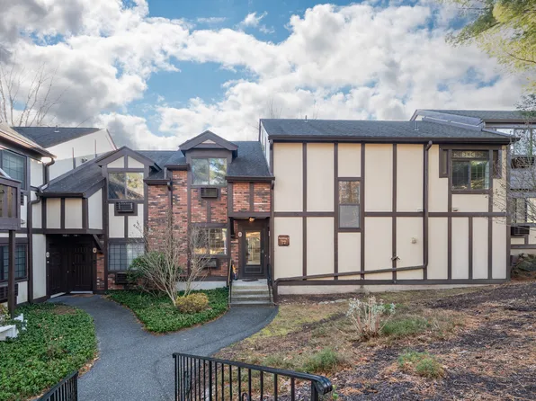 2 Chelsea Court, Brookfield, CT 06804