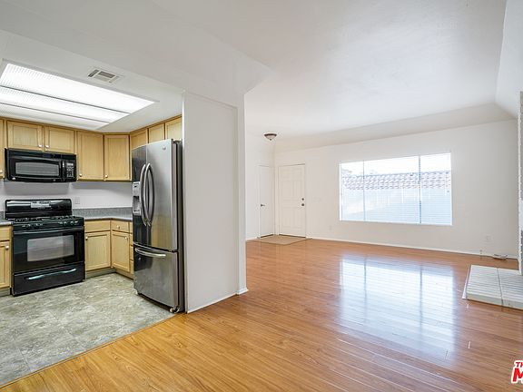 3rd image of 1810 E Avenida De Las Flores