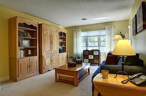 600 Brookside Dr #E — Photo 5