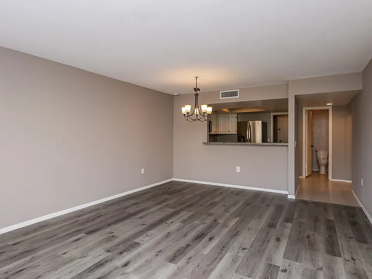 1534 E Campbell Ave — Photo 4