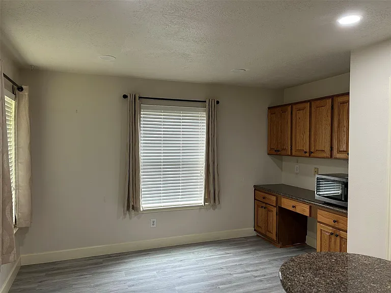 6005 Chatham Woods Dr — Photo 9
