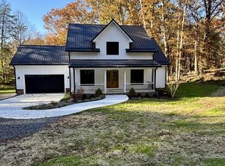 858 Milroy Grose Rd, Lansing, WV 25862