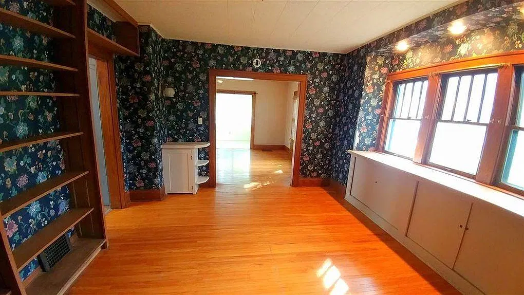 4 bed, 1.5 bath, 1793 sqft, $1,792 — Photo 2