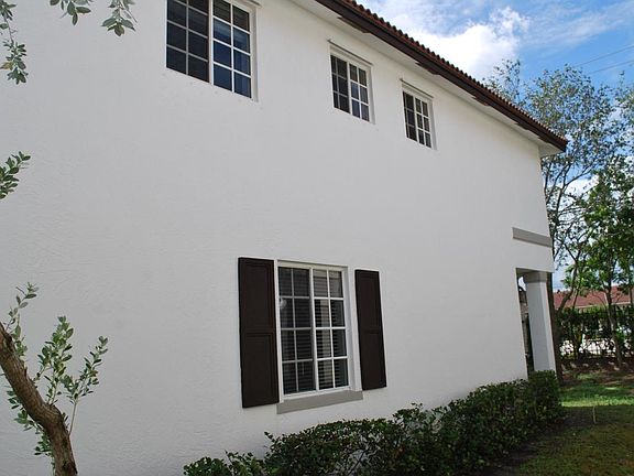 Side of TH with many windows