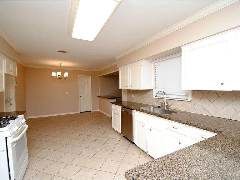 10034 Cedardale Dr — Photo 27