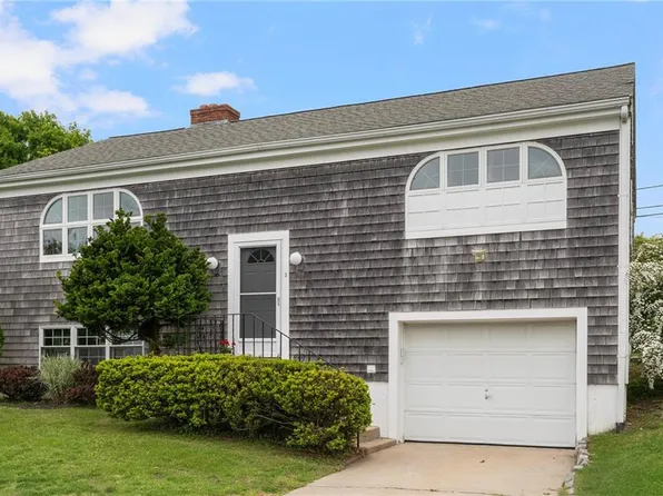 3 Ernest St, Newport, RI 02840