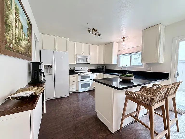 Open-concept kitchen and dining area.