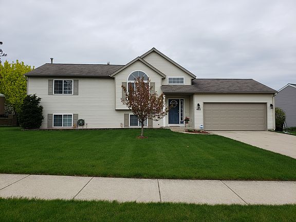 2nd image of 402 Summer Circle Dr SE