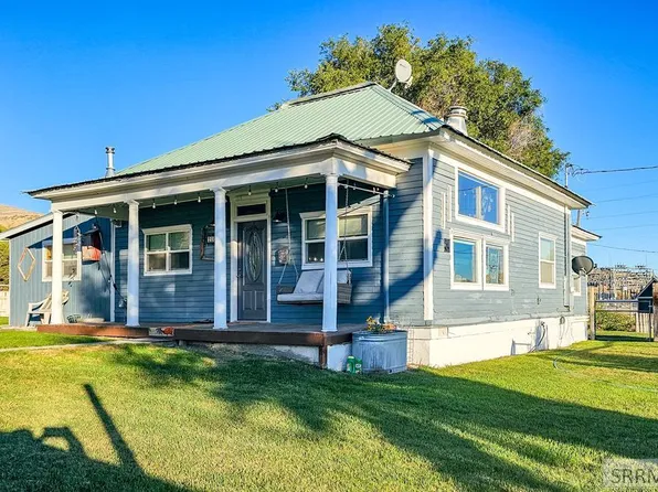 210 E Salmon Ave, Arco, ID 83213