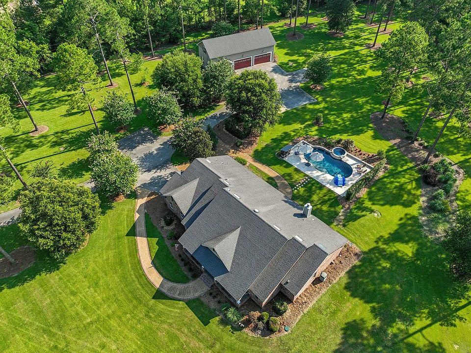 1st image of 990 Dogwood Dr
