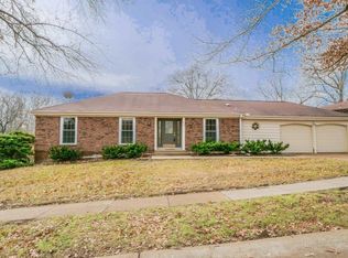 716 Big Bend Woods Dr, Ballwin, MO 63021