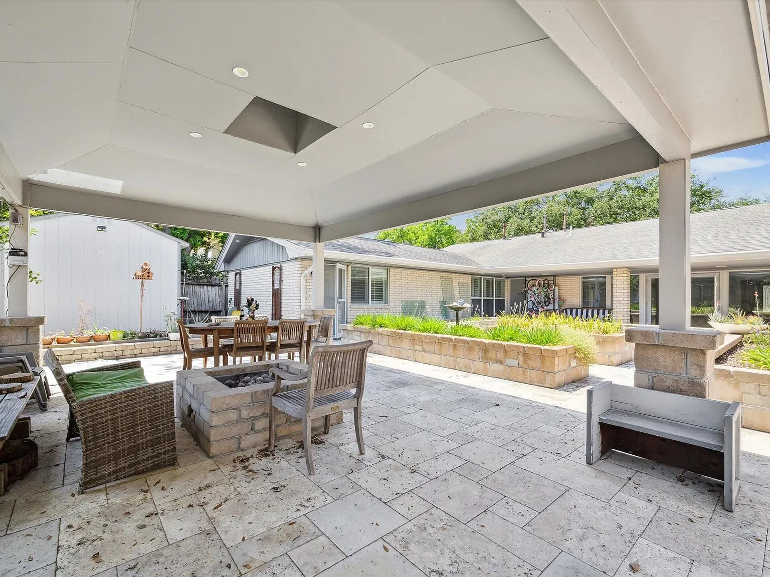4 bed, 4.0 bath, 3488 sqft, $4,200 — Photo 3
