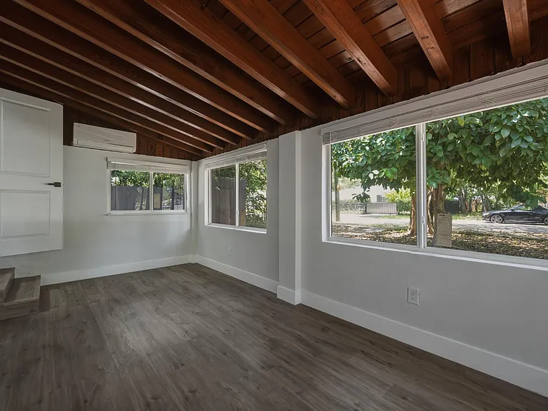 12980 NE 10th Ave — Photo 23
