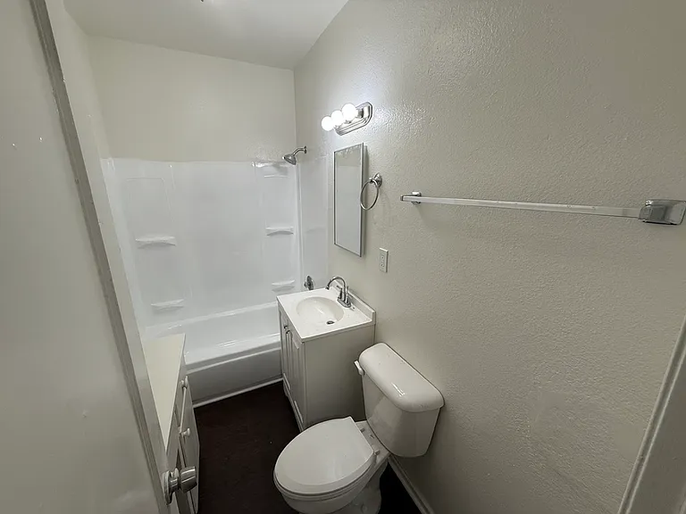 2736 Date St #B — Photo 4