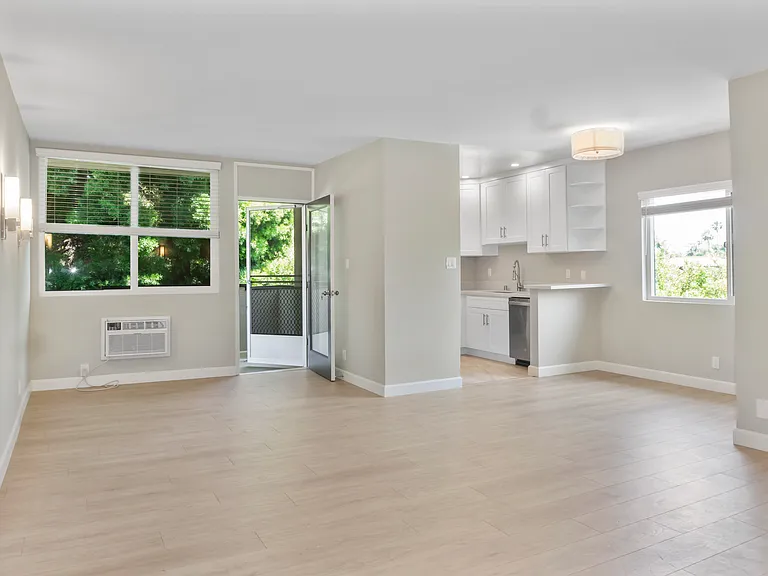 501 N Kings Rd #104 — Photo 22