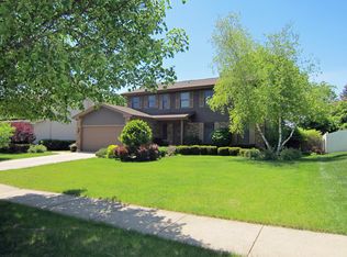 830 S Parkplace Dr, Palatine, IL 60067