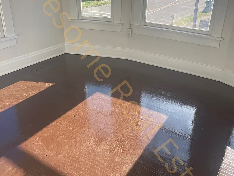 132 E Paint St — Photo 10