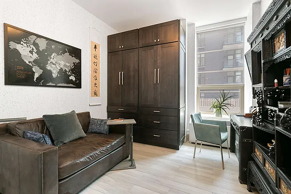 Sold by Modern Spaces | media 9