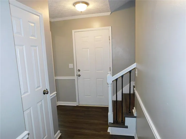 2775 New South Dr — Photo 2
