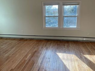 Freshly Painted 2 bedroom 3rd Fl apartment, New Haven, CT 06511