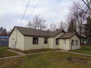 212 S 6th St, Coleman, MI 48618