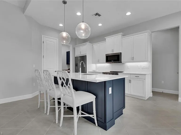 7124 Saona Ct — Photo 9