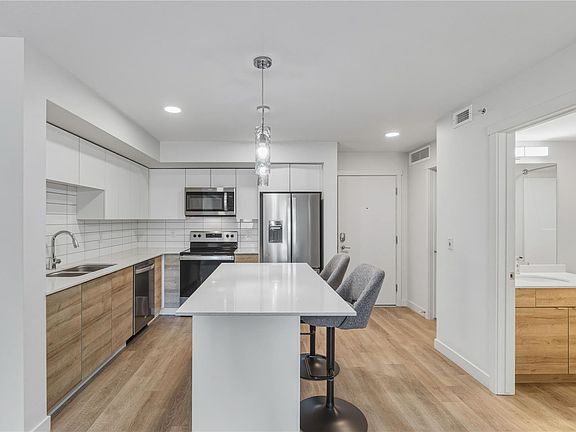 3rd image of 4820 Cedar Ridge Pl #304