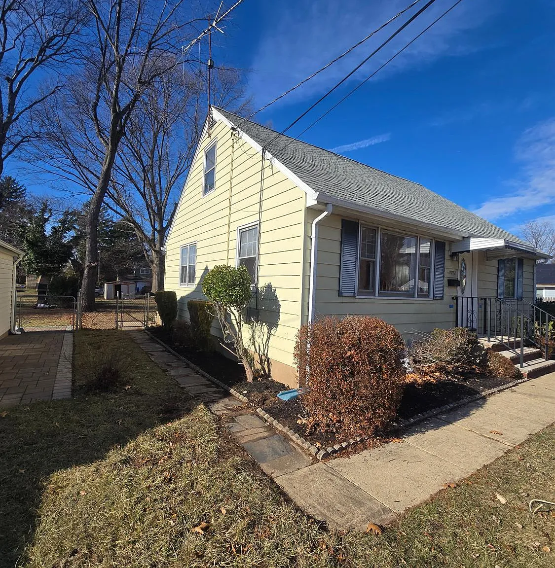 4 bed, 2.0 bath, $3,900 — Photo 2