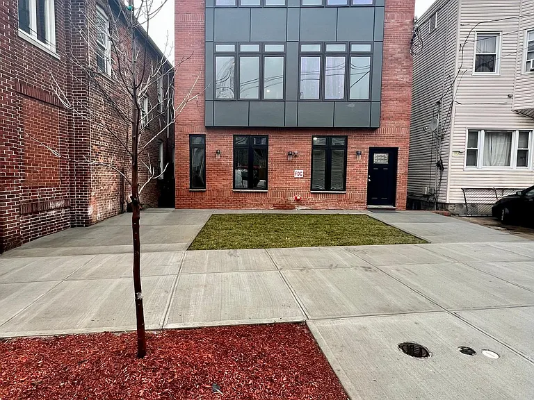 145 Bergen Ave #4 — Photo 4