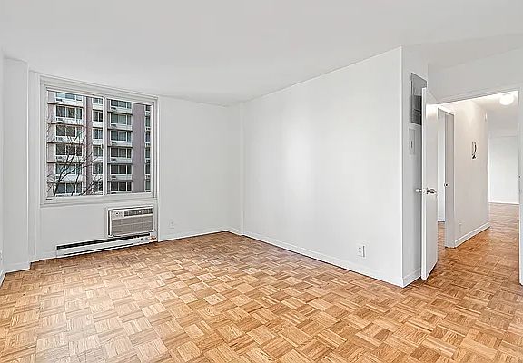 5th image of 555 Main St Unit 502