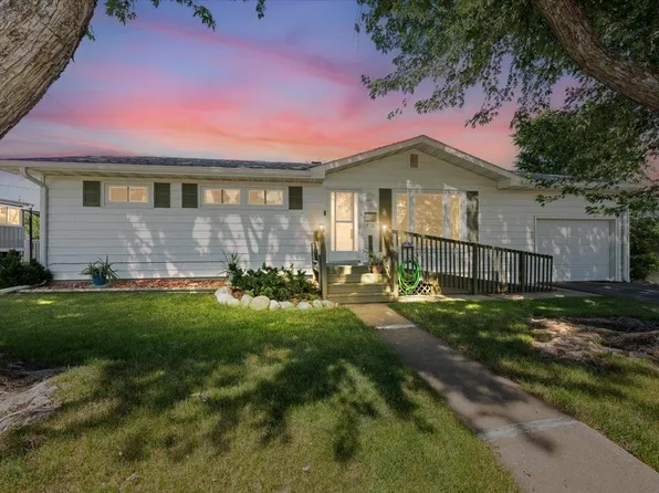 1109 Walworth St, Belle Fourche, SD 57717