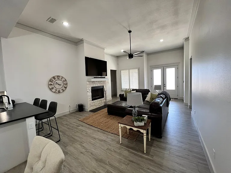 11216 Granby Ave — Photo 4