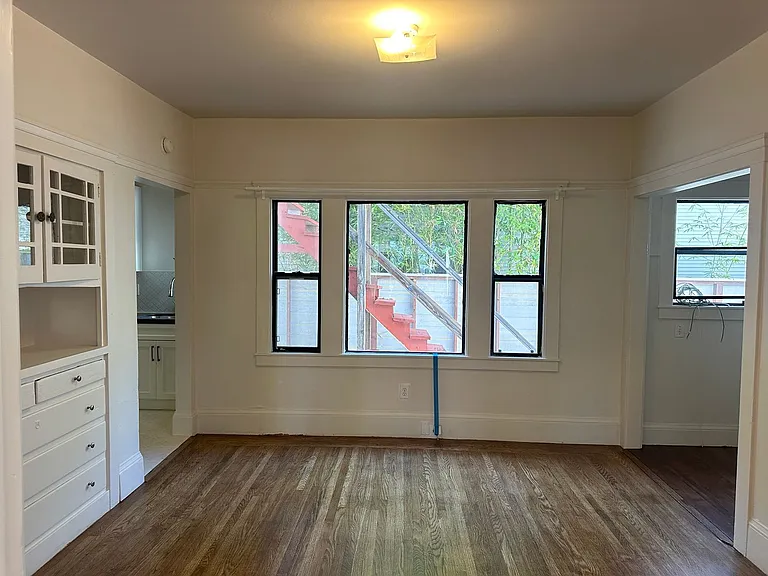 423 49th St #A — Photo 2
