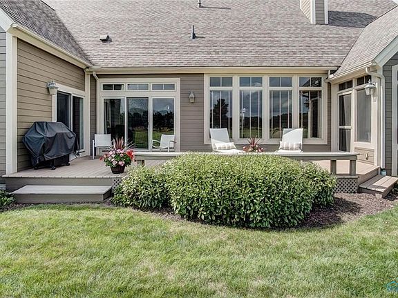 5th image of 819 Pine Valley Dr
