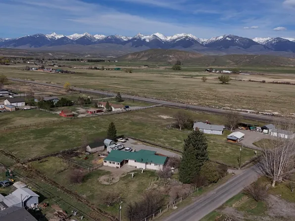7 Apache Way, Salmon, ID 83467