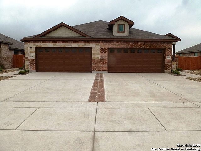 1st image of 676 Creekside Cir
