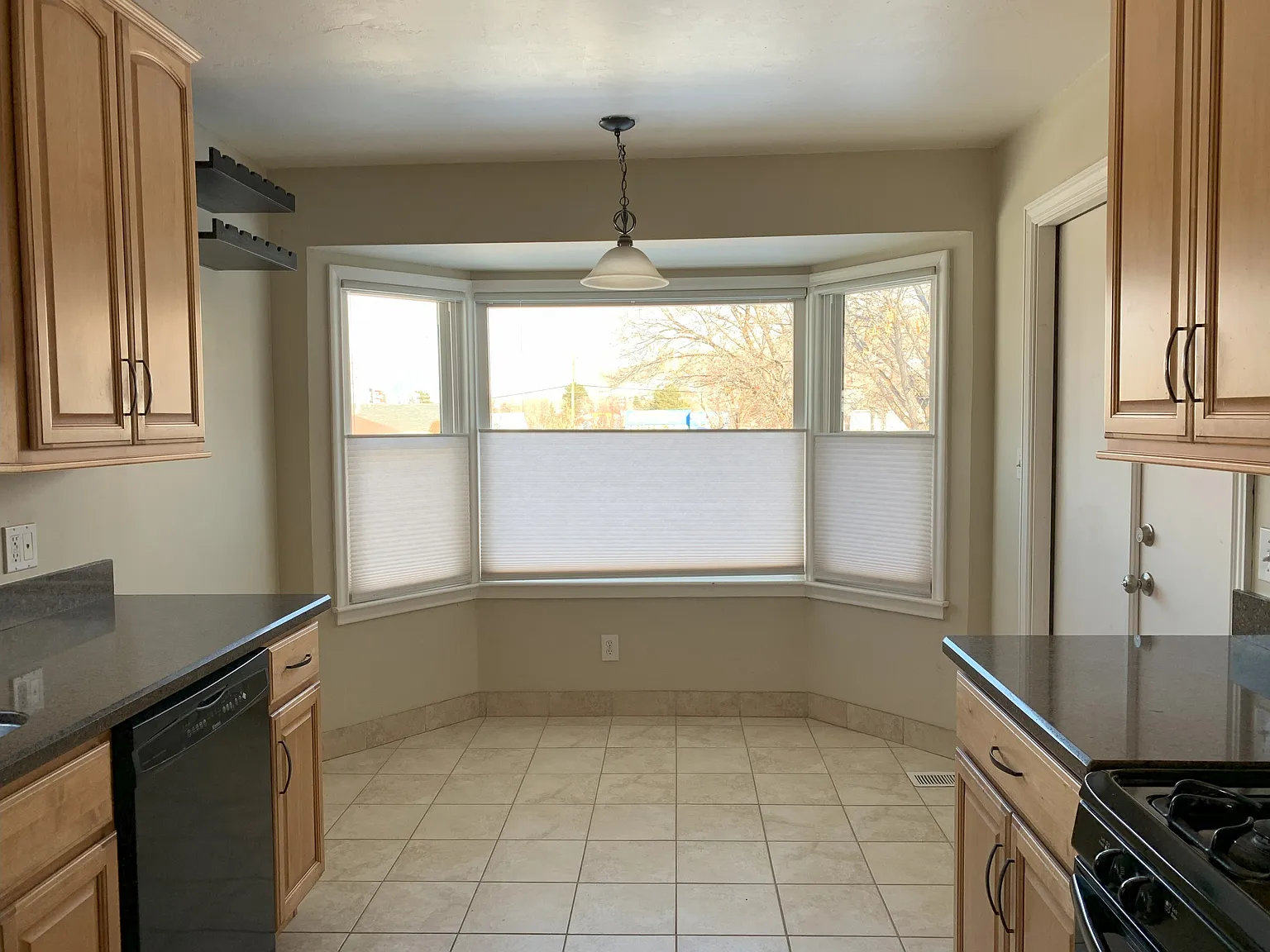 3 bed, 1400 sqft, $2,350 — Photo 4